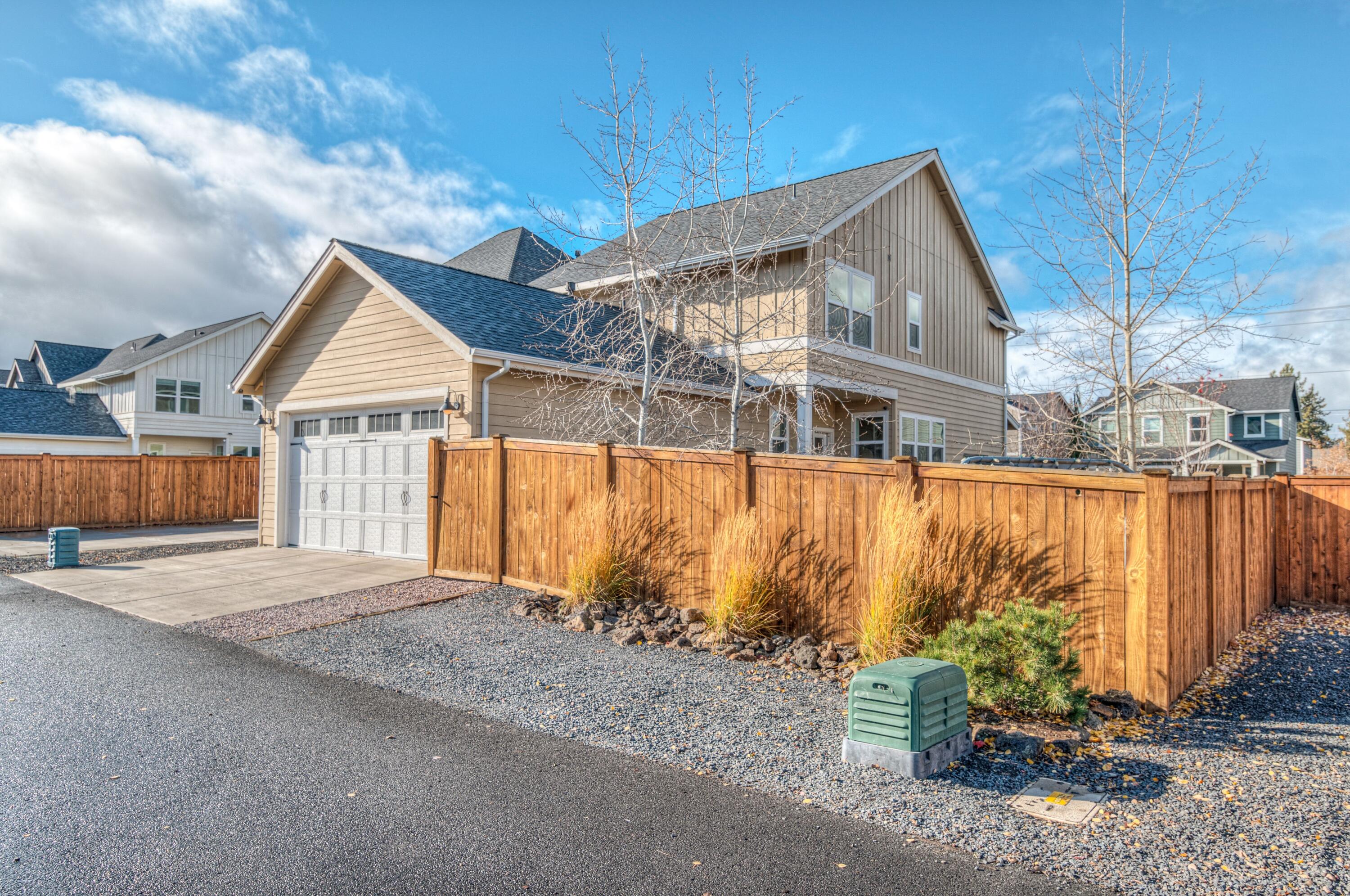 61590 Southeast Alstrup Road Bend, OR 97702 - Photo 4 of 35 e0Fi9uN0