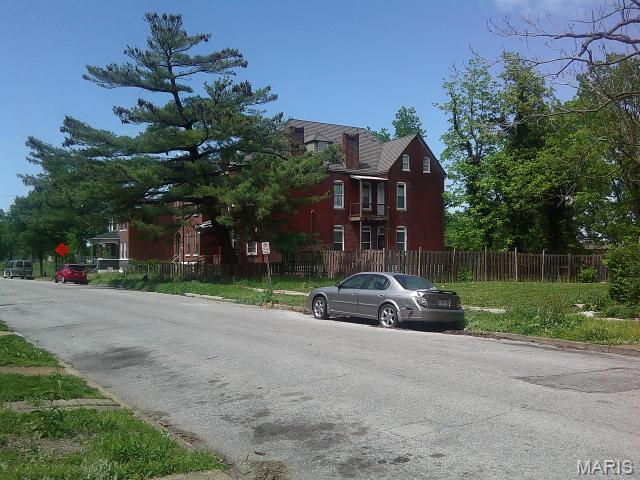 3237 Barrett Street St. Louis, MO 63107 - Photo 2 of 47