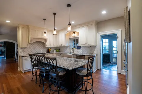 $1,600,000 | 2990 McGavock Pike, Nashville, TN 37214