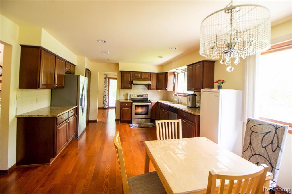 4140 Beach Road Troy, MI 48098 - Photo 11 of 38