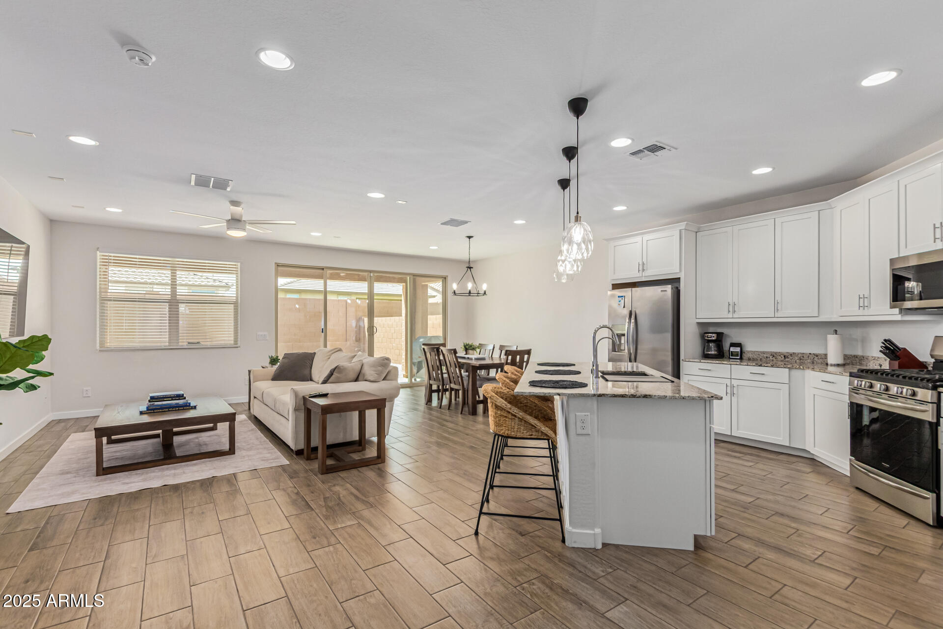 2517 West Pecan Road Phoenix, AZ 85041 - Photo 5 of 31 09 Pecan