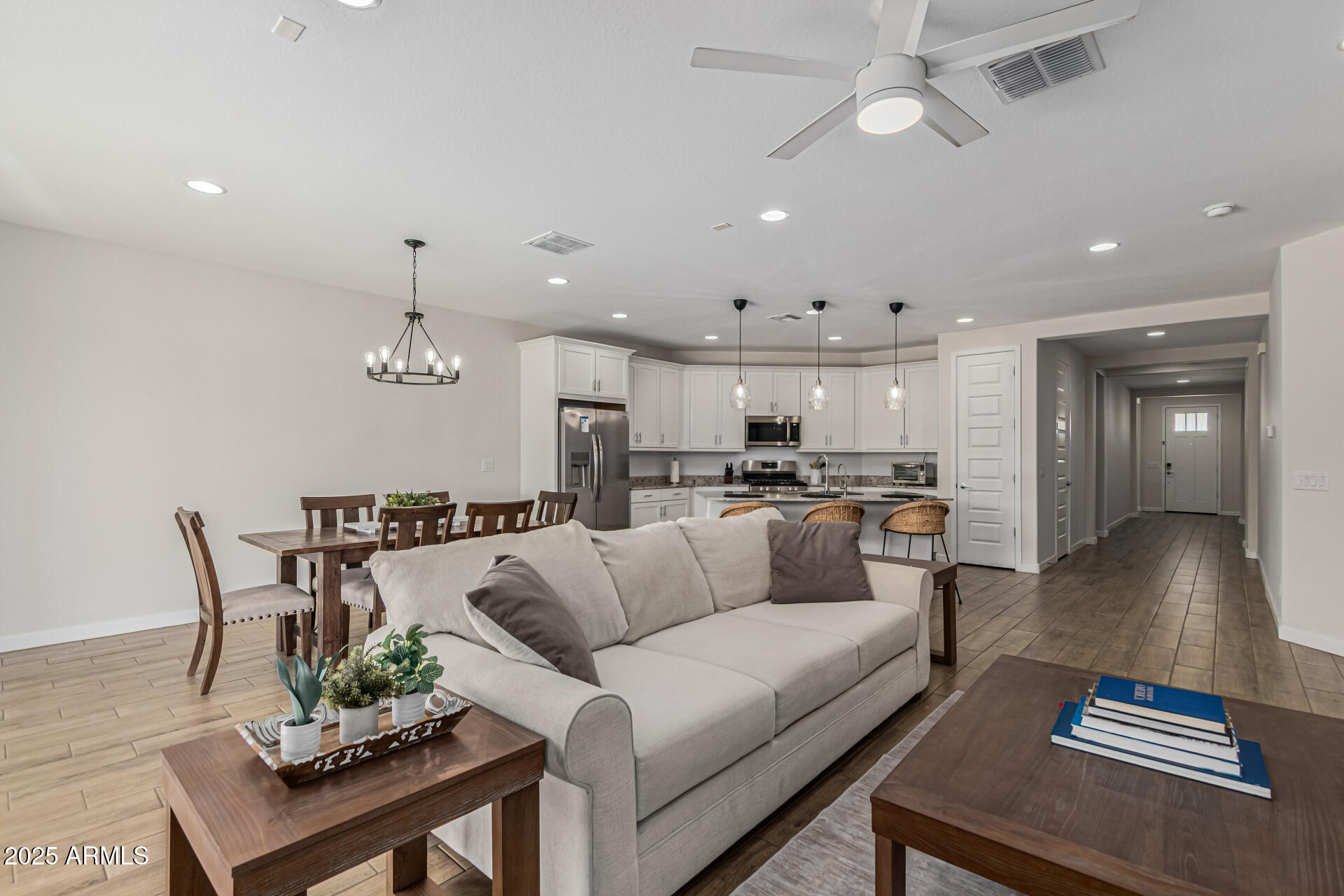 2517 West Pecan Road Phoenix, AZ 85041 - Photo 6 of 31 10 Pecan