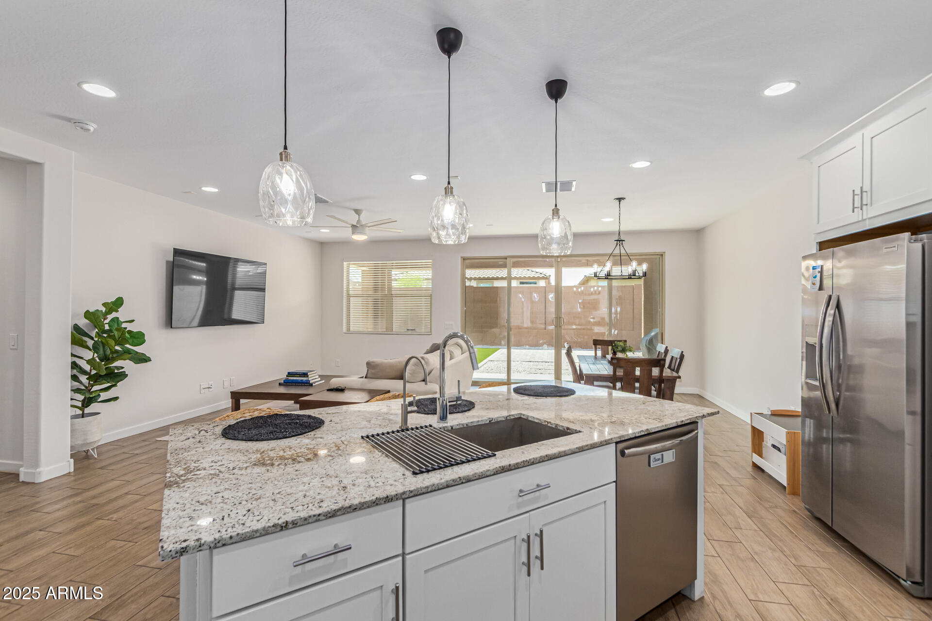 2517 West Pecan Road Phoenix, AZ 85041 - Photo 9 of 31 14 Pecan