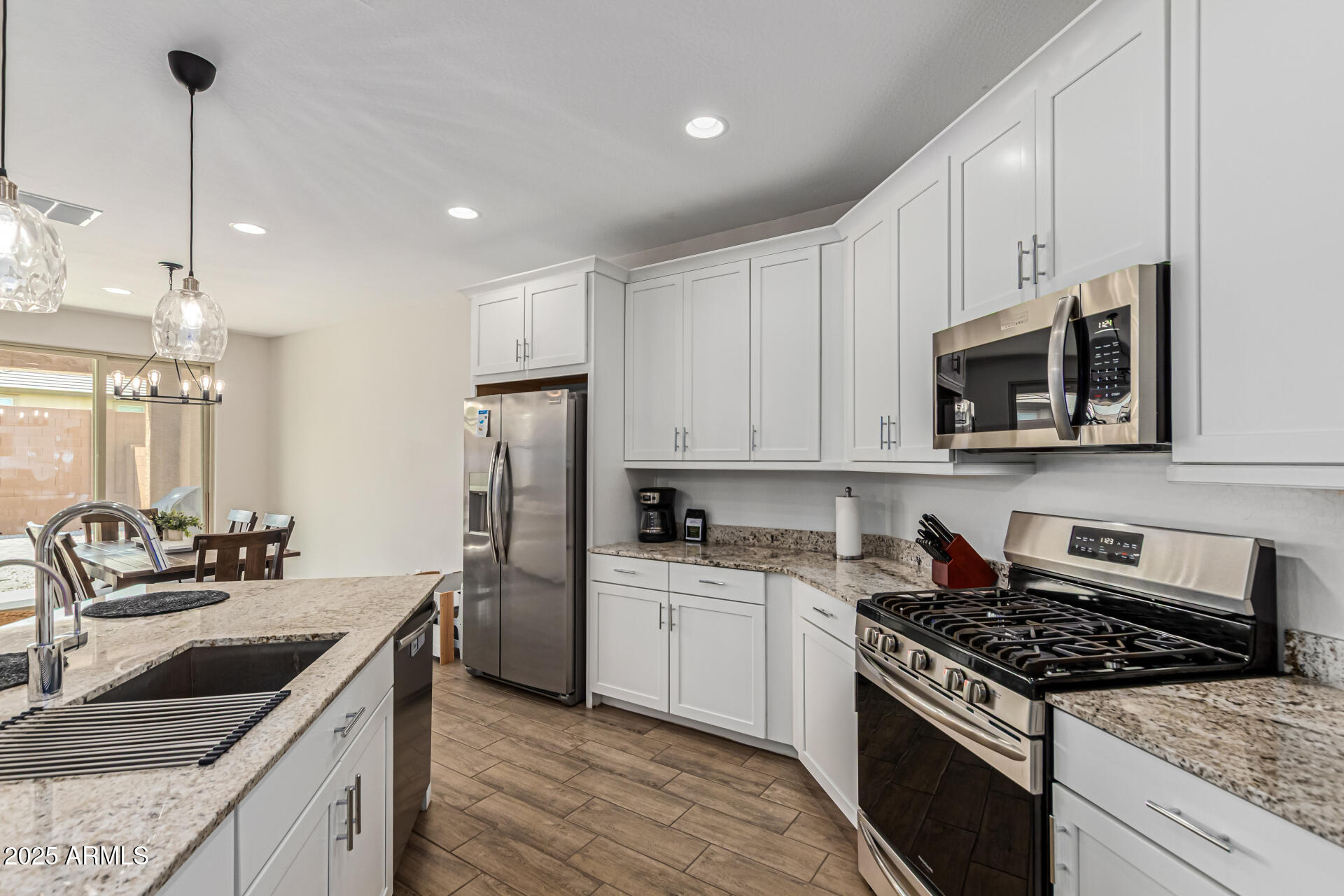 2517 West Pecan Road Phoenix, AZ 85041 - Photo 10 of 31 Kitchen