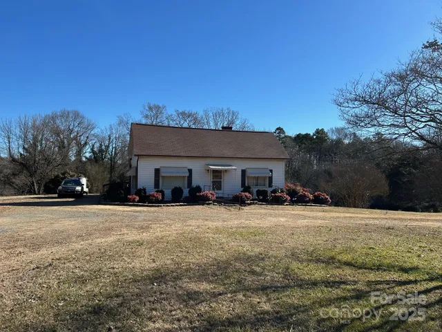 a house view with a outdoor space