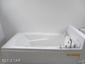 7395 Interchange Road Lehighton, PA 18235 - Photo 12 of 24 Bath tub