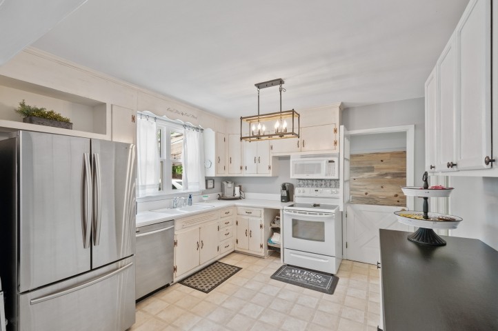 503 Perkins Drive Franklin, TN 37064 - Photo 13 of 40 a kitchen with stainless steel appliances a refrigerator sink and cabinets