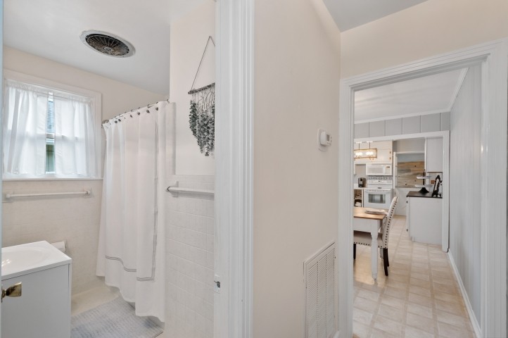 503 Perkins Drive Franklin, TN 37064 - Photo 31 of 40 a bathroom with a shower and a toilet