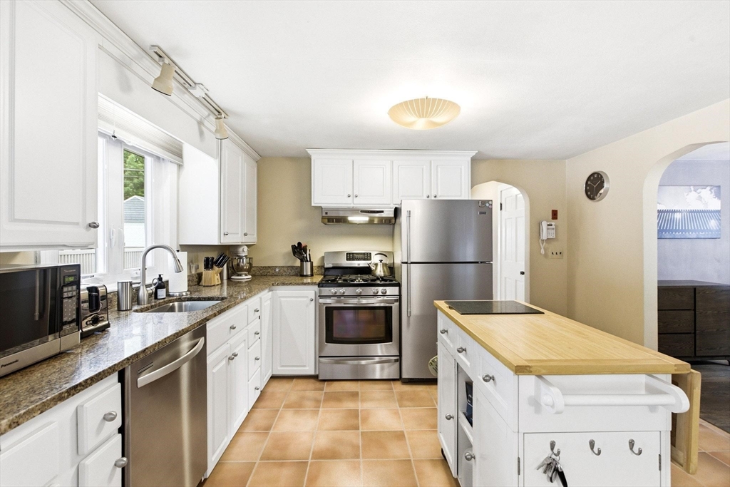 27 Topping Road Andover, MA 01810 - Photo 9 of 36