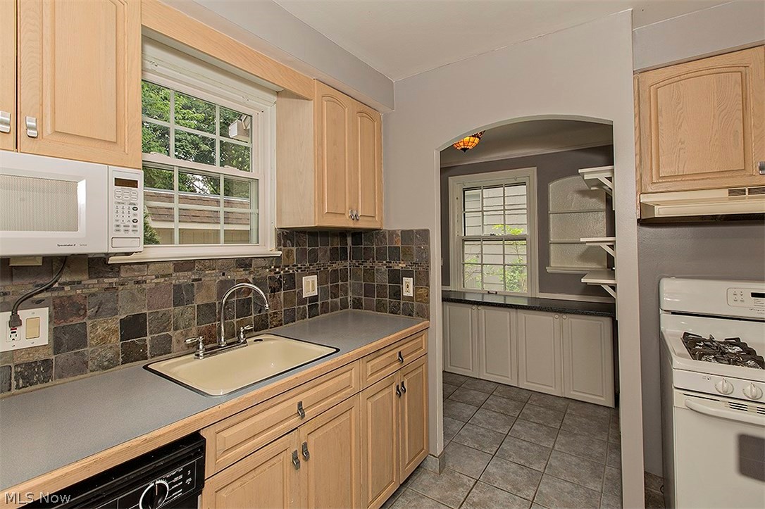 3602 Northcliffe Road University Heights, OH 44118 - Photo 11 of 28