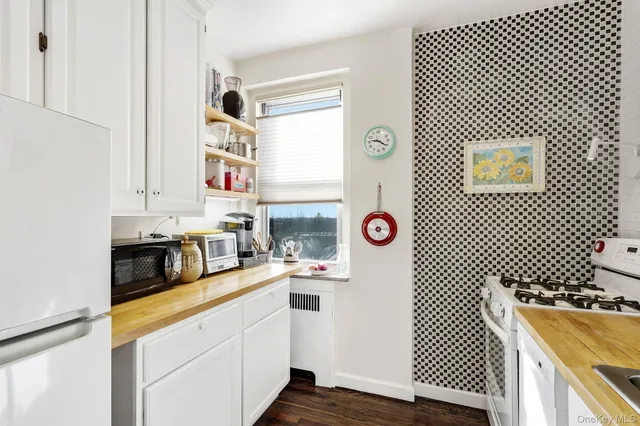 $215,000 | 90 Bryant Avenue, Unit 6CA (ABBEY), White Plains, NY 10605