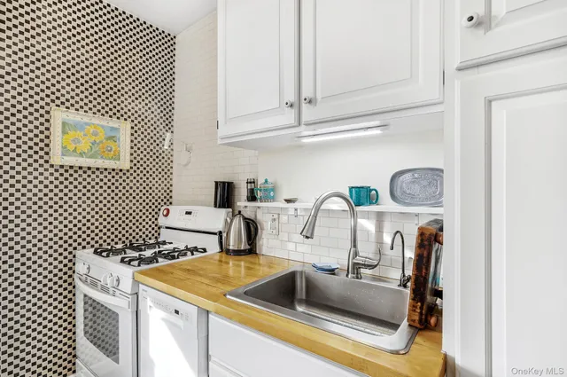 $215,000 | 90 Bryant Avenue, Unit 6CA (ABBEY), White Plains, NY 10605