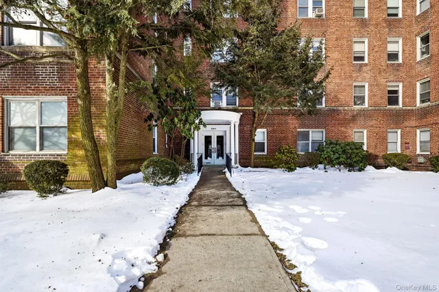 $215,000 | 90 Bryant Avenue, Unit 6CA (ABBEY), White Plains, NY 10605