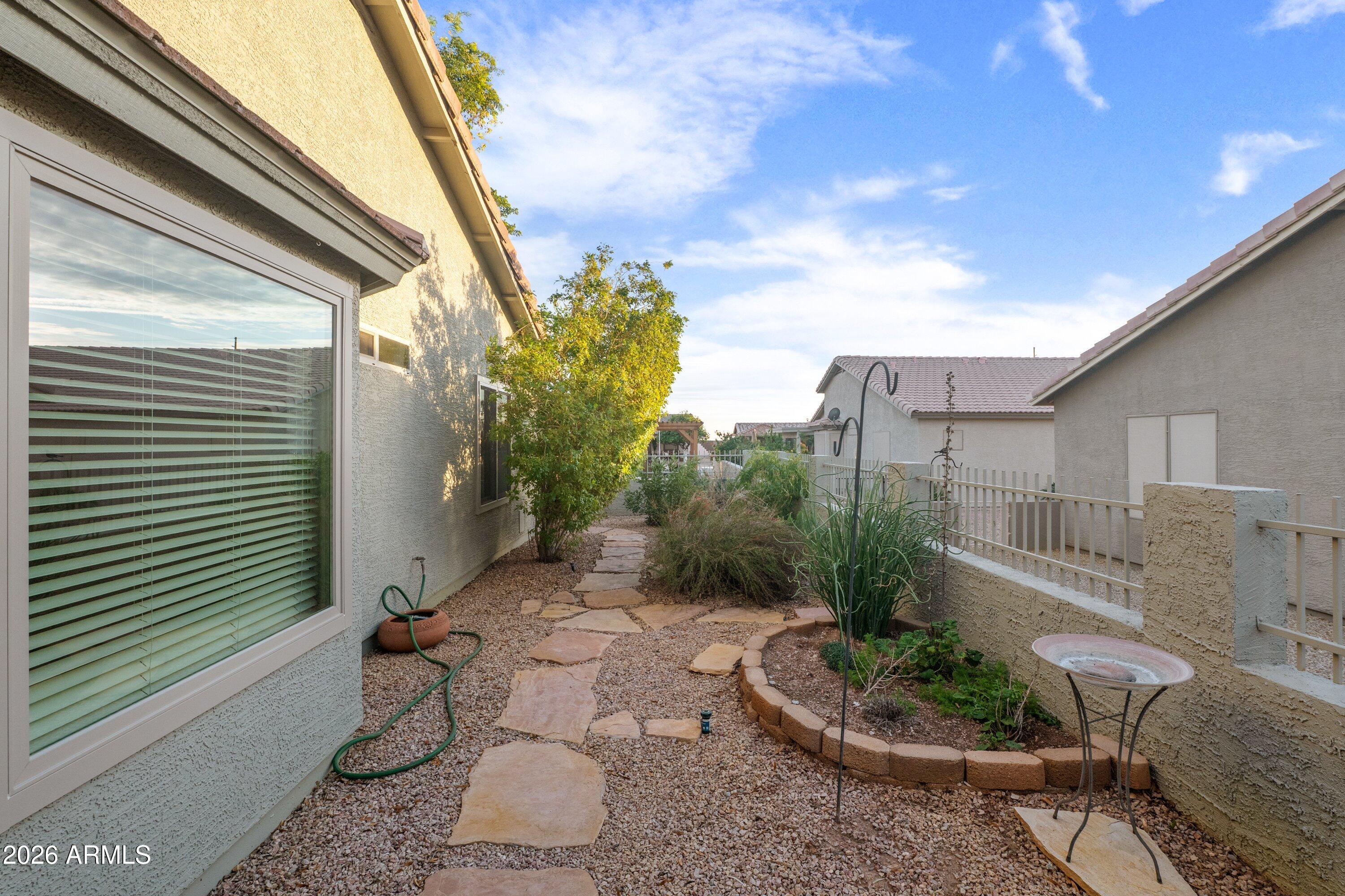 2101 South Meridian Road, Unit 387 Apache Junction, AZ 85120 - Photo 33 of 36 Sideyard