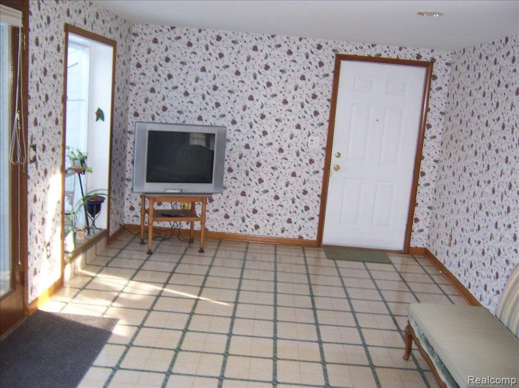 1380 Torrey Road Grosse Pointe, MI 48236 - Photo 16 of 20 1380 Torrey 017