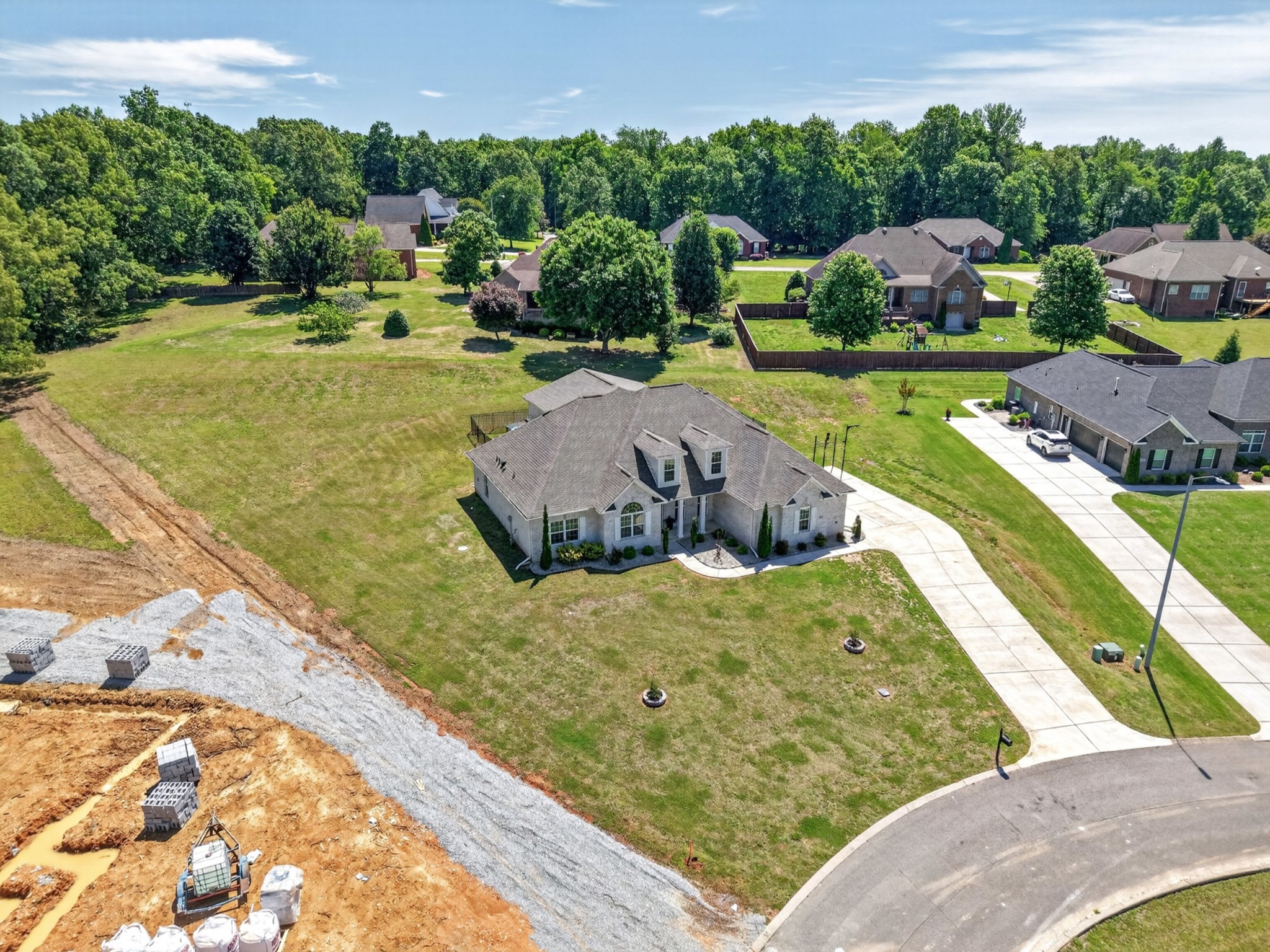 41 Knotting Hill Road Fayetteville, TN 37334 - Photo 61 of 65 a view of a garden with a building in the background