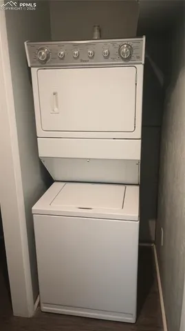 a close up view of washer and dryer