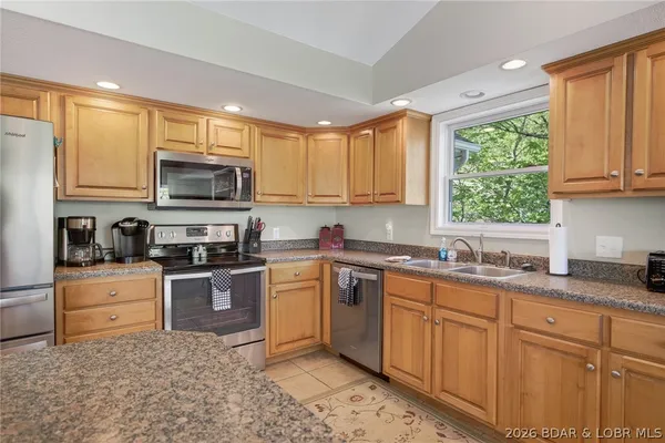 $749,900 | 17111 East Seminole Drive, Rocky Mount, MO 65072