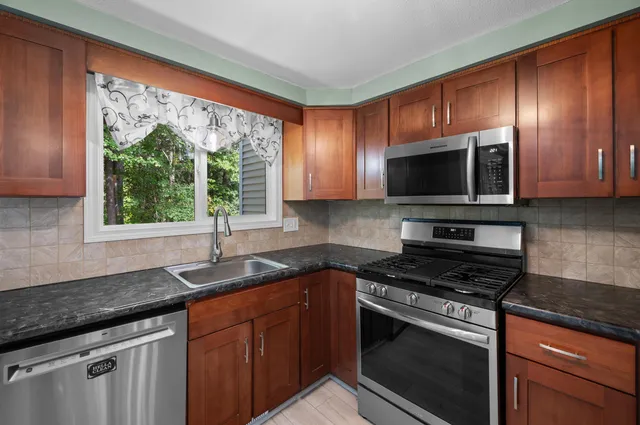 $447,000 | 4 Pine Meadows Drive, Exeter, NH 03833