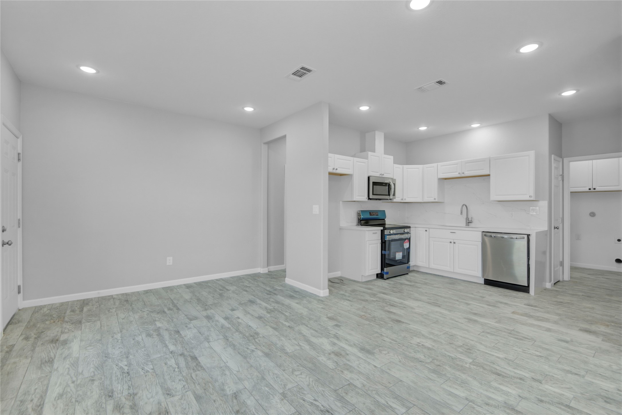1107 West 2nd Street Freeport, TX 77541 - Photo 8 of 28