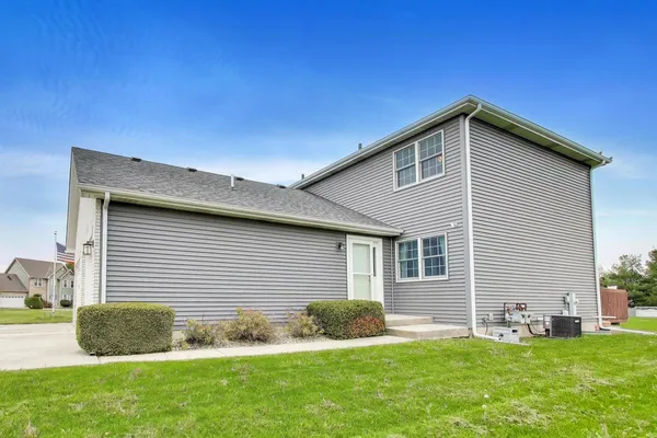 $249,900 | 912 Whitetail Lane, Sandwich, IL 60548