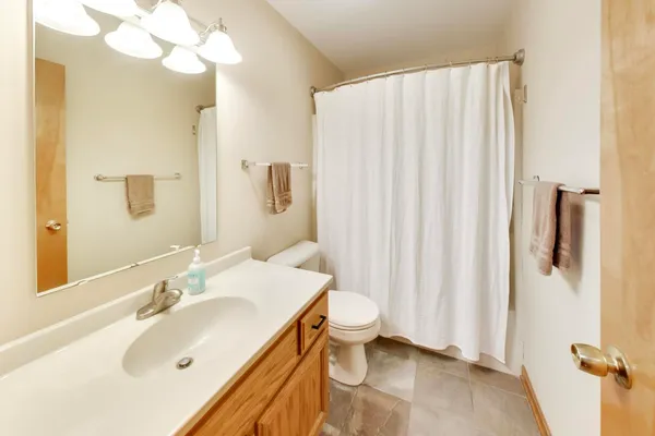 $249,900 | 912 Whitetail Lane, Sandwich, IL 60548
