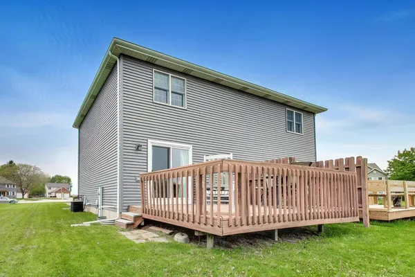 $249,900 | 912 Whitetail Lane, Sandwich, IL 60548