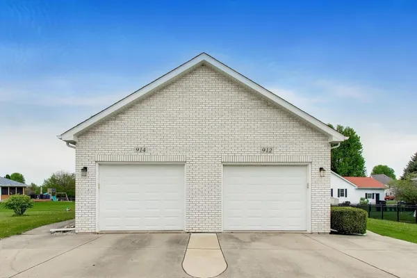 $249,900 | 912 Whitetail Lane, Sandwich, IL 60548