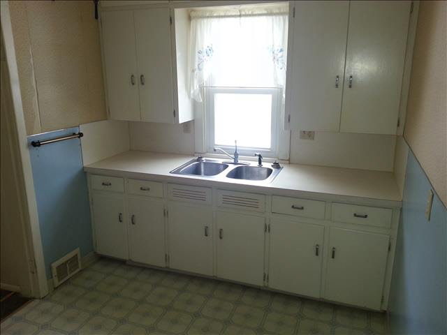 2917 North Custer Road Monroe, MI 48162 - Photo 4 of 13 Kitchen