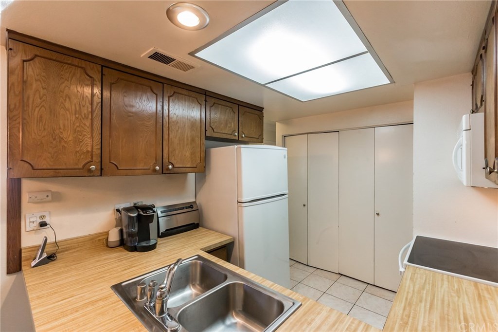 14172 Raintree Road Tustin, CA 92780 - Photo 11 of 30