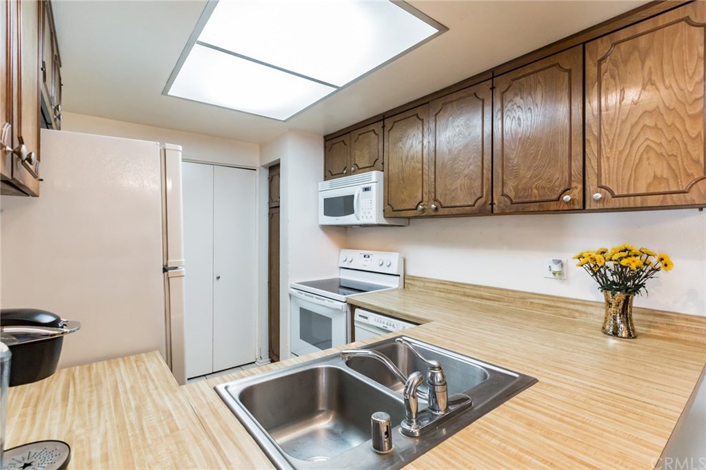 14172 Raintree Road Tustin, CA 92780 - Photo 10 of 30