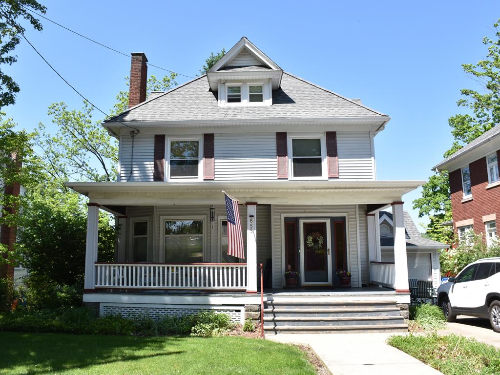 655 Chestnut Street Meadville, PA 16335 - Photo 1 of 43 a front view of a house with a garden