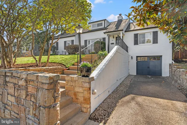 $1,095,000 | 402 Skyhill Road, Alexandria, VA 22314