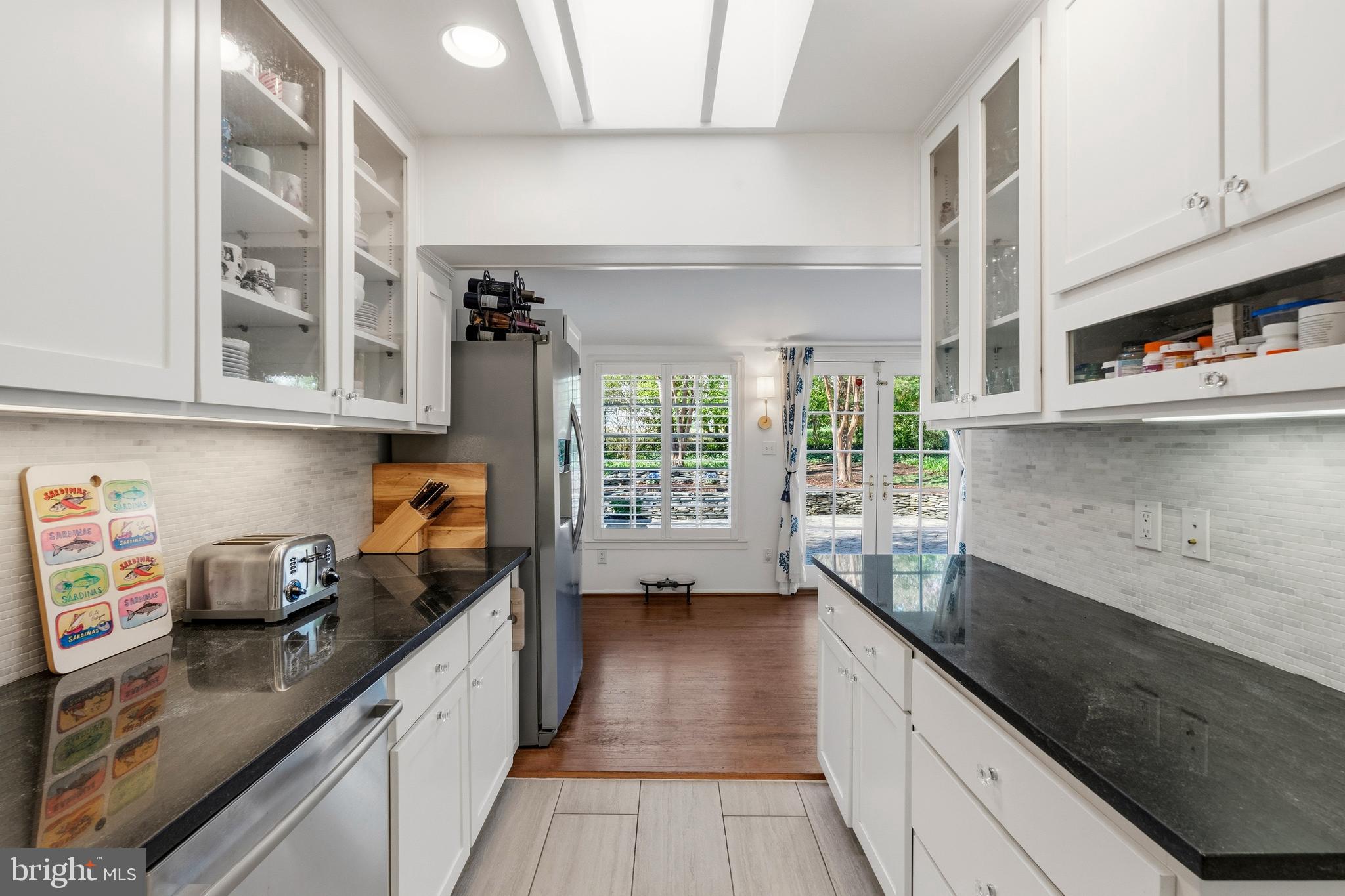 402 Skyhill Road Alexandria, VA 22314 - Photo 11 of 42