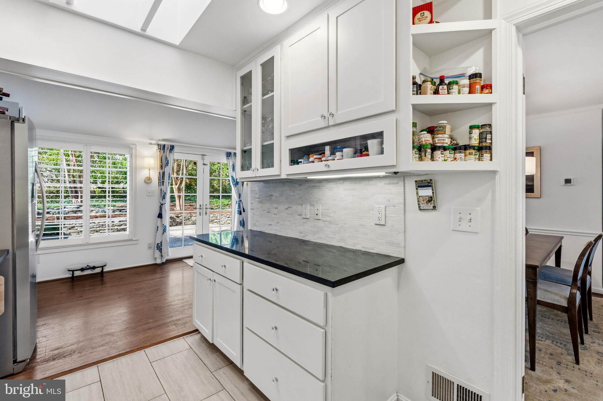 402 Skyhill Road Alexandria, VA 22314 - Photo 12 of 42