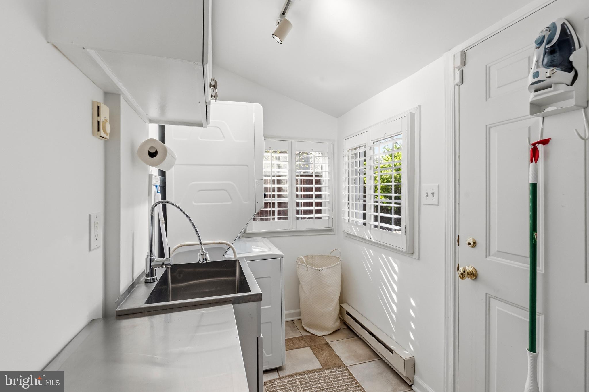 402 Skyhill Road Alexandria, VA 22314 - Photo 17 of 42 Laundry room on main level