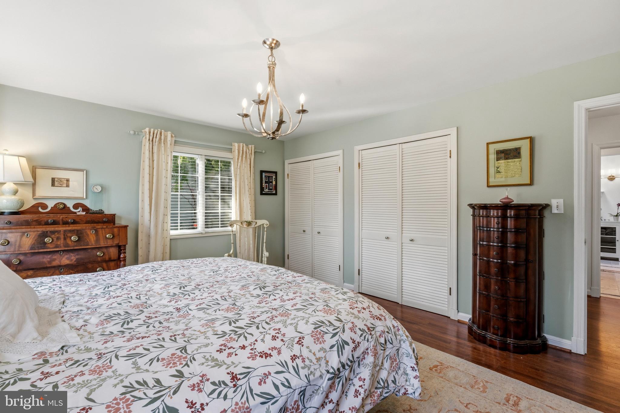 402 Skyhill Road Alexandria, VA 22314 - Photo 19 of 42 Spacious