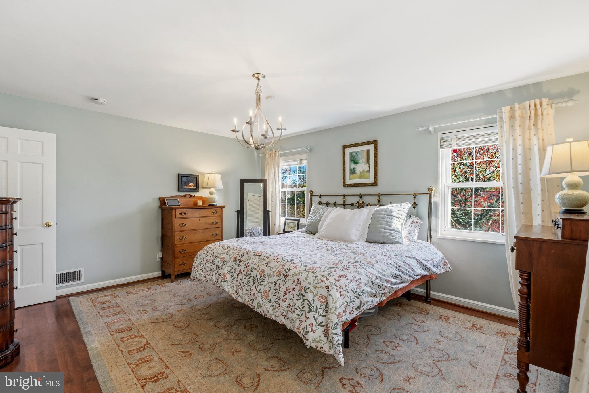 402 Skyhill Road Alexandria, VA 22314 - Photo 20 of 42 Primary bedroom