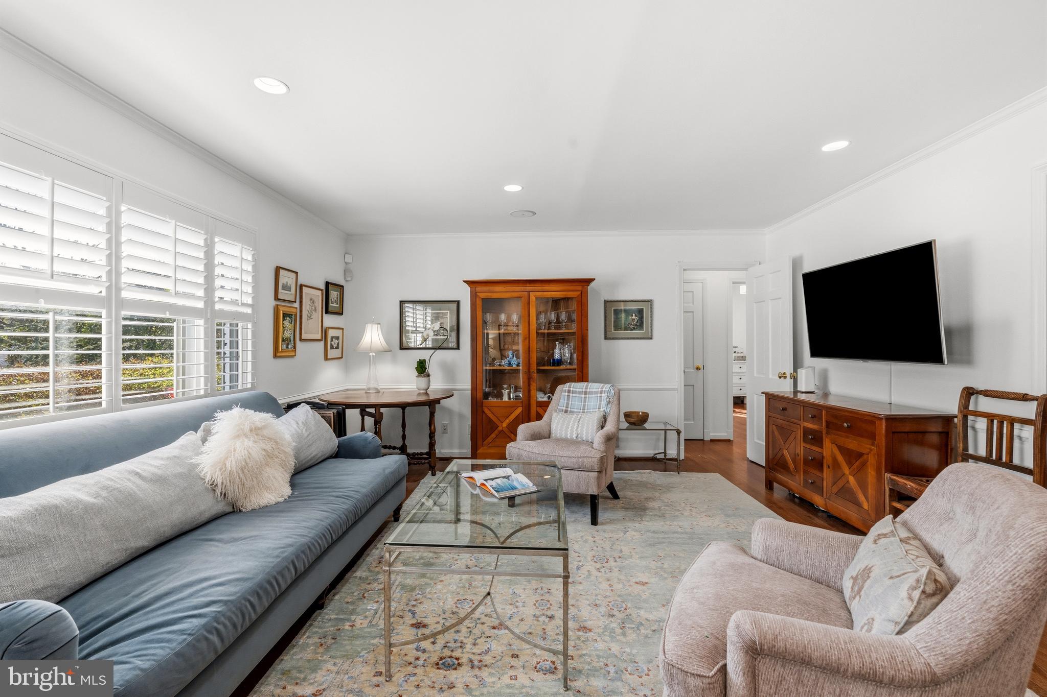 402 Skyhill Road Alexandria, VA 22314 - Photo 2 of 42 Formal living room