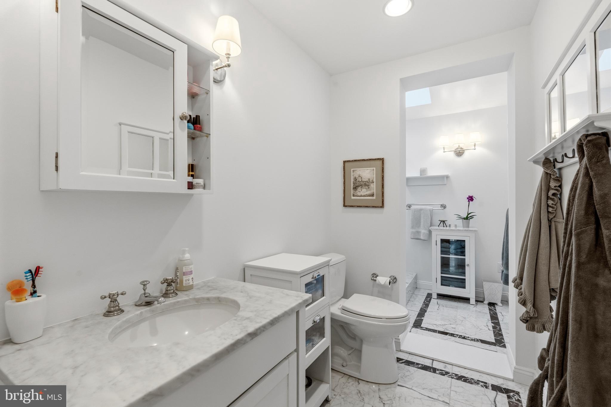 402 Skyhill Road Alexandria, VA 22314 - Photo 21 of 42 Renovated full bath