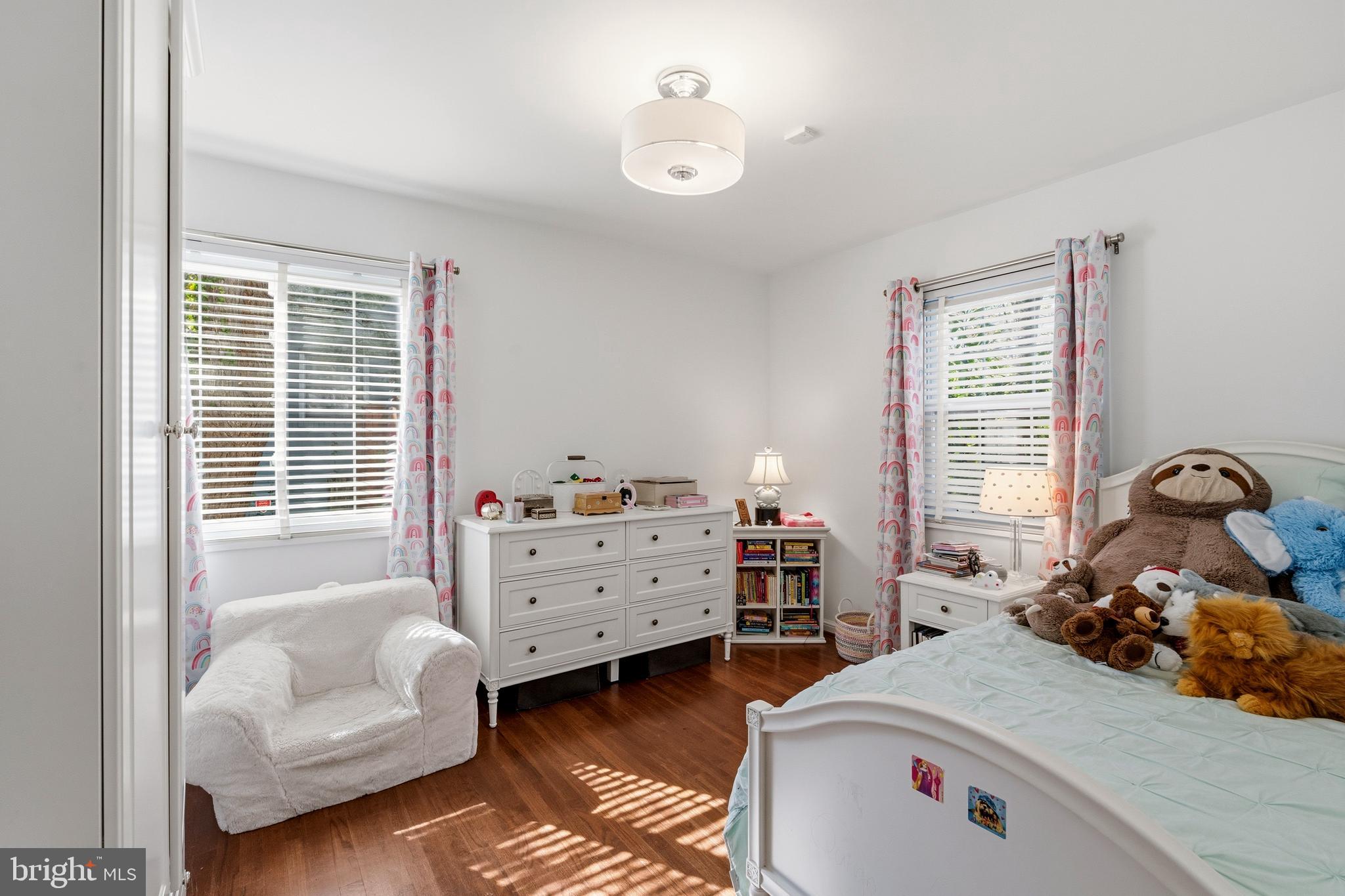 402 Skyhill Road Alexandria, VA 22314 - Photo 23 of 42 Bedroom 2