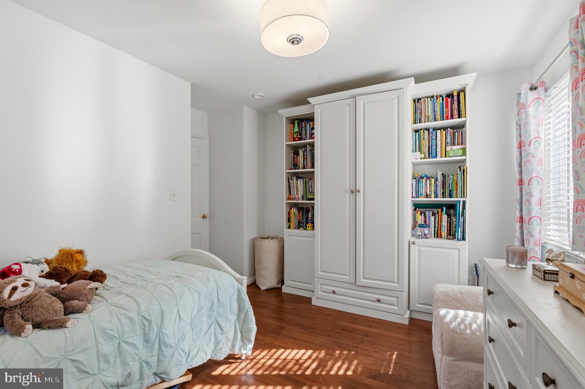 402 Skyhill Road Alexandria, VA 22314 - Photo 24 of 42 Bedroom 2