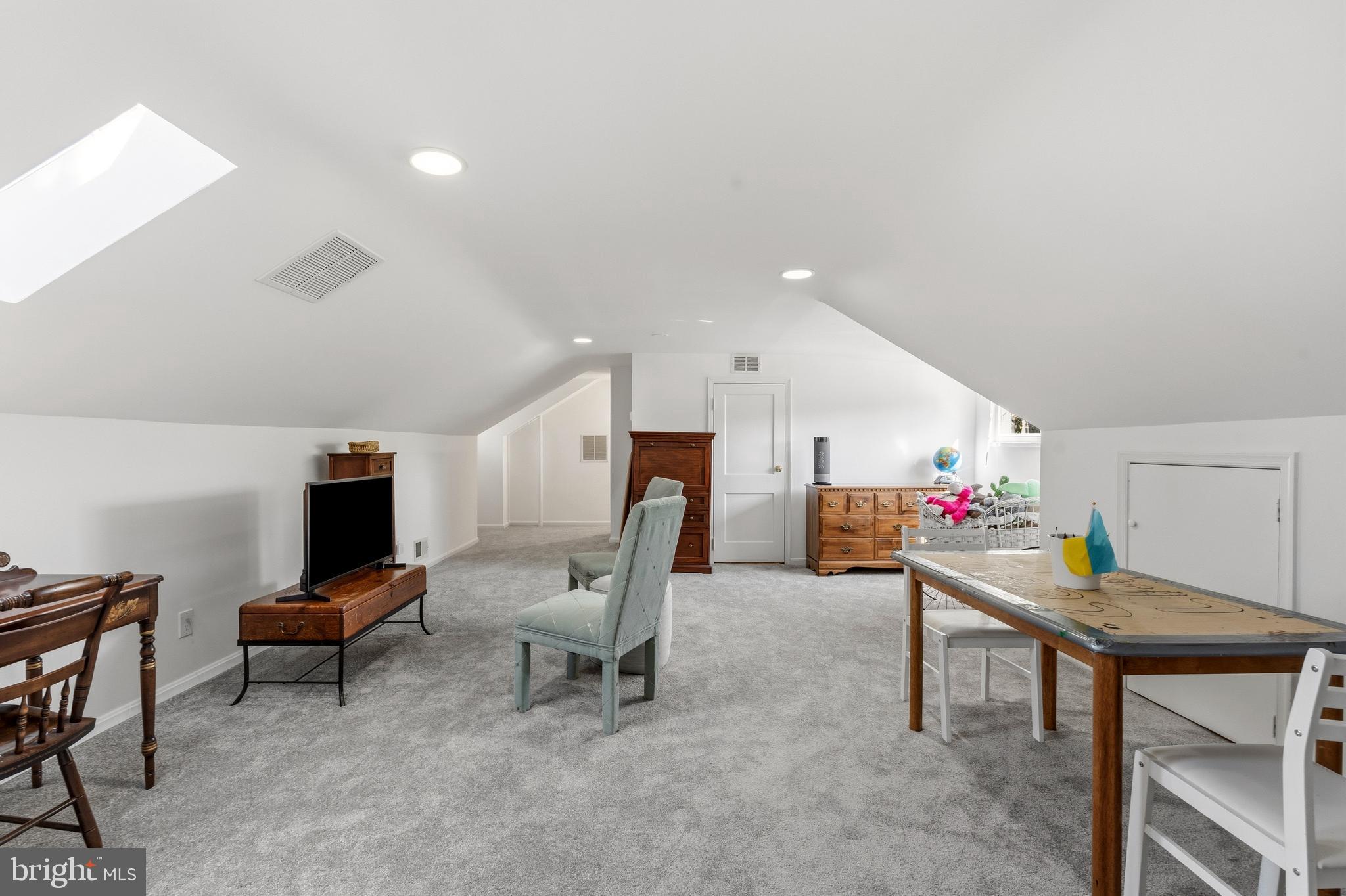 402 Skyhill Road Alexandria, VA 22314 - Photo 30 of 42 Family room