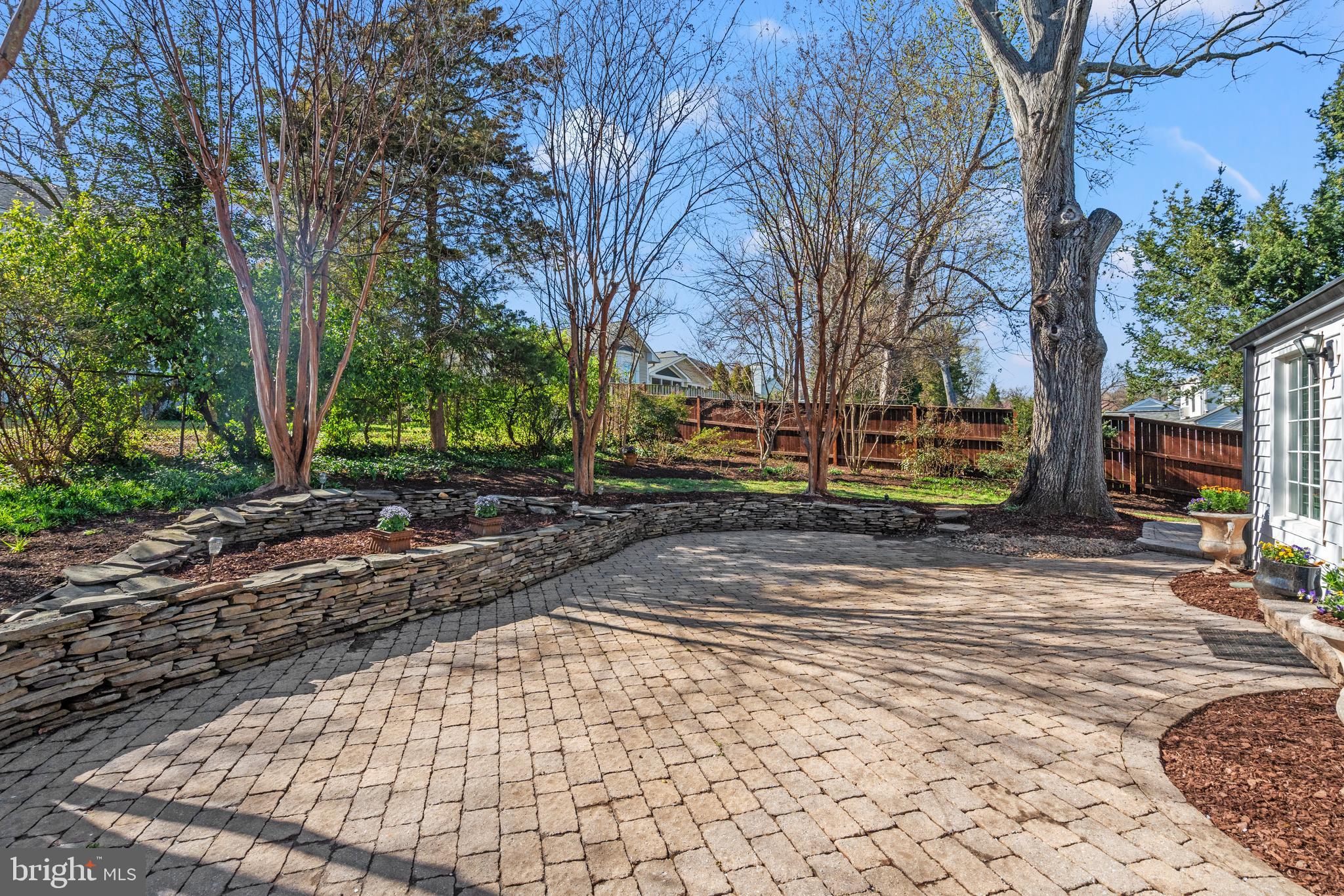 402 Skyhill Road Alexandria, VA 22314 - Photo 33 of 42 Lovely back patio