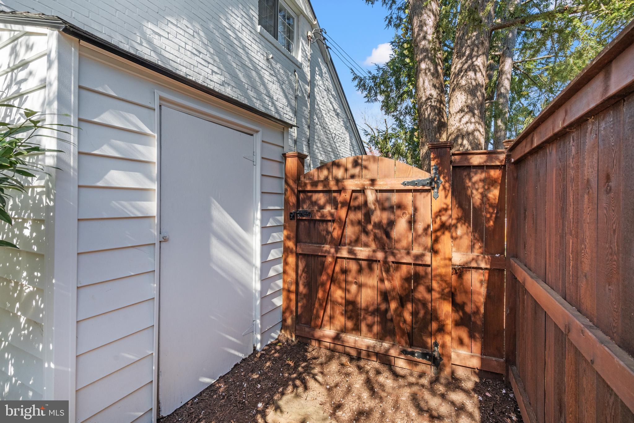 402 Skyhill Road Alexandria, VA 22314 - Photo 37 of 42 Storage shed