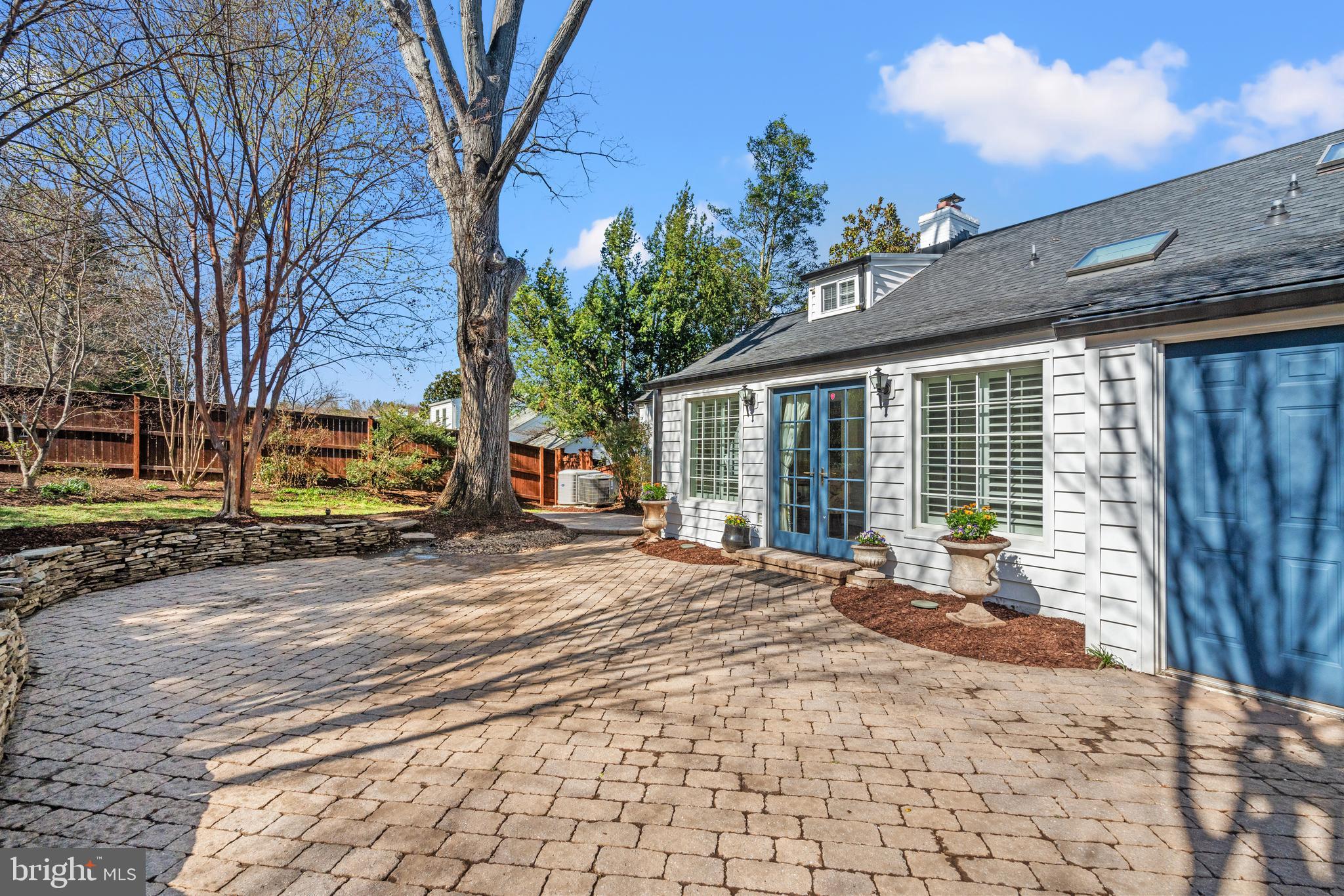 402 Skyhill Road Alexandria, VA 22314 - Photo 38 of 42 Perfect for entertaining