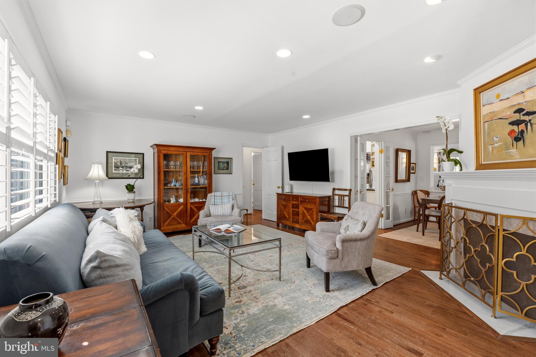 402 Skyhill Road Alexandria, VA 22314 - Photo 5 of 42 Built-in speaker system