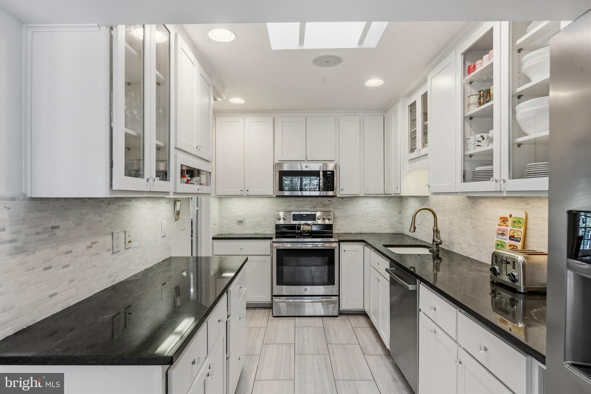 402 Skyhill Road Alexandria, VA 22314 - Photo 9 of 42 Light, bright kitchen with skylight
