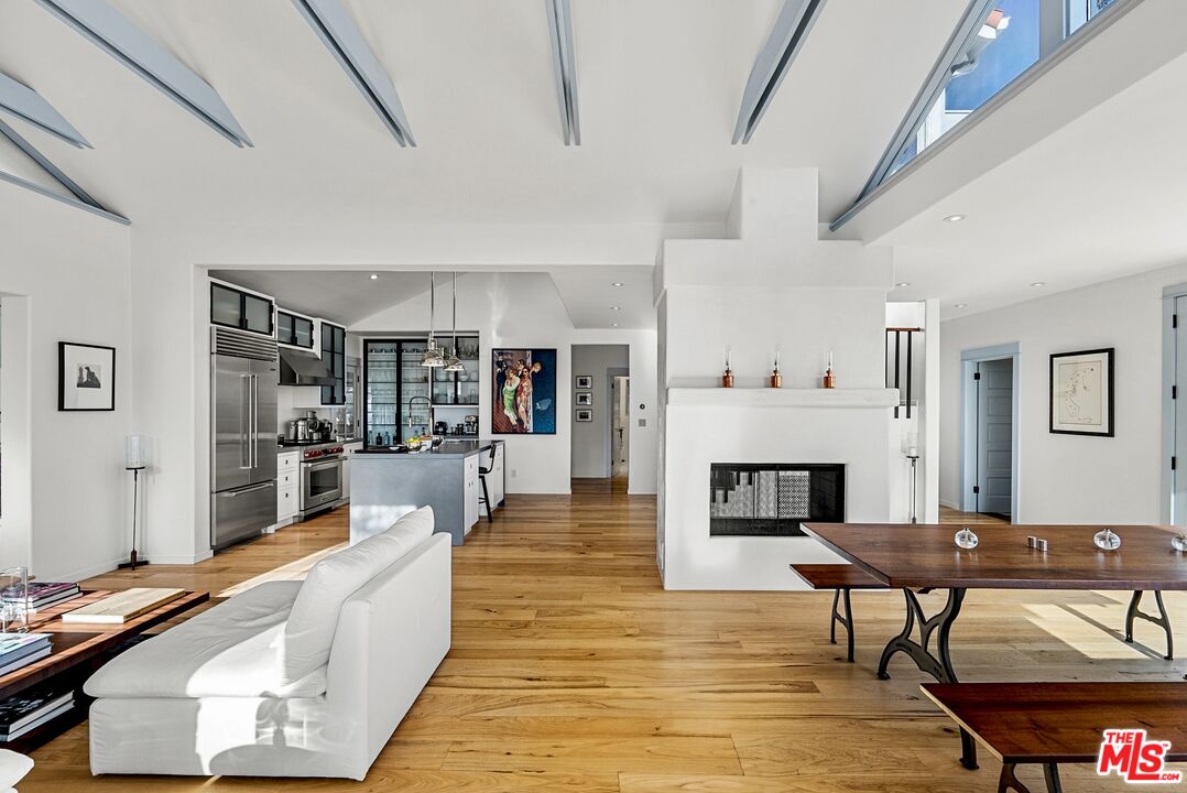 2002 Hillcrest Road Los Angeles, CA 90068 - Photo 11 of 38 Gallery Image 11