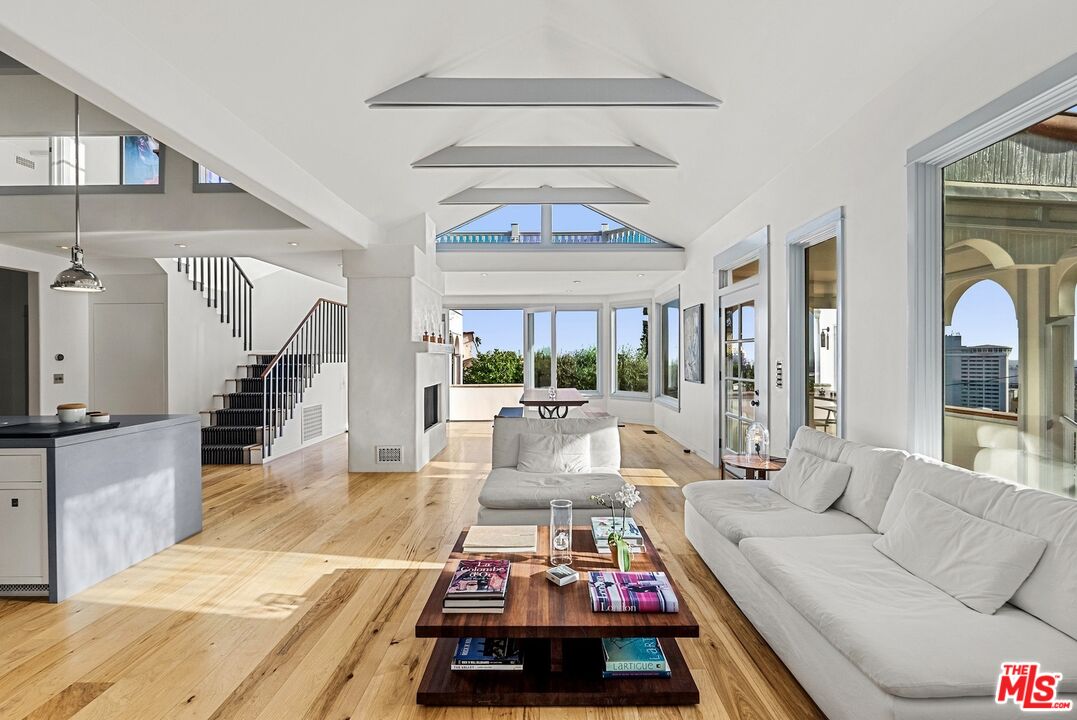 2002 Hillcrest Road Los Angeles, CA 90068 - Photo 15 of 38 Gallery Image 15